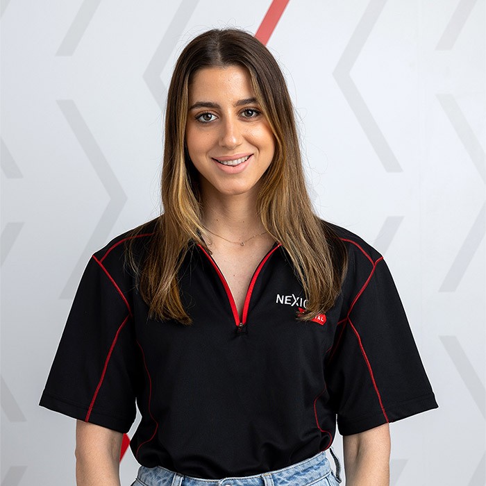 portrait-danni-triantafillou portrait danni triantafillou